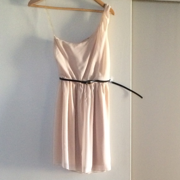 ✅✅PRICE DROP✅✅ Cream mini dress with belt - Picture 2 of 4